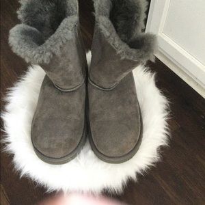 Size 4 gray UGG short boots